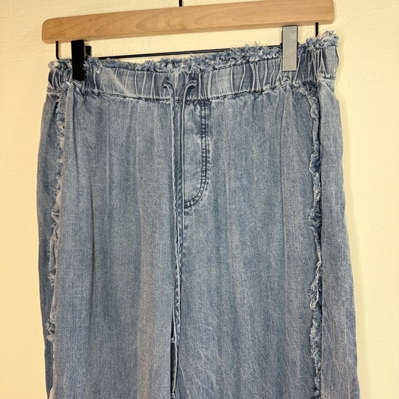 Easel Blue Washed Denim Ruffle Chambray Relaxed Fit Pants Size Medium - Picture 3 of 10